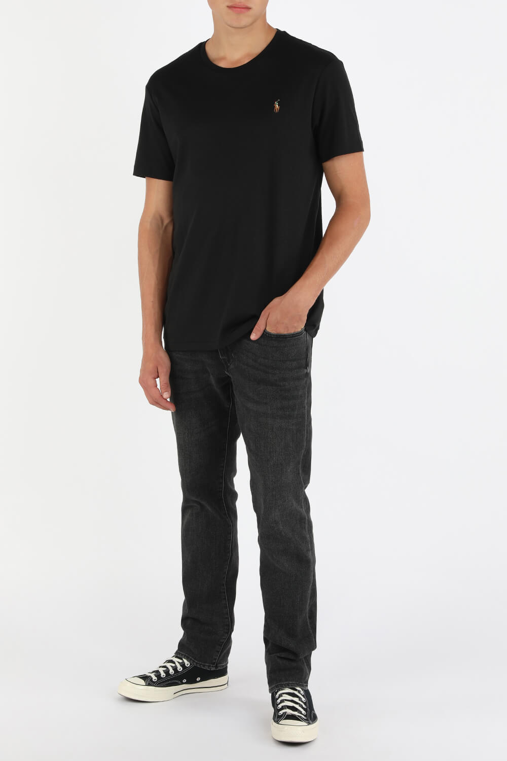 תמונת כל הלוק של T-shirt In Black